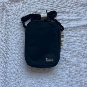 lululemon athletica Midnight Black Men's Messenger Bag